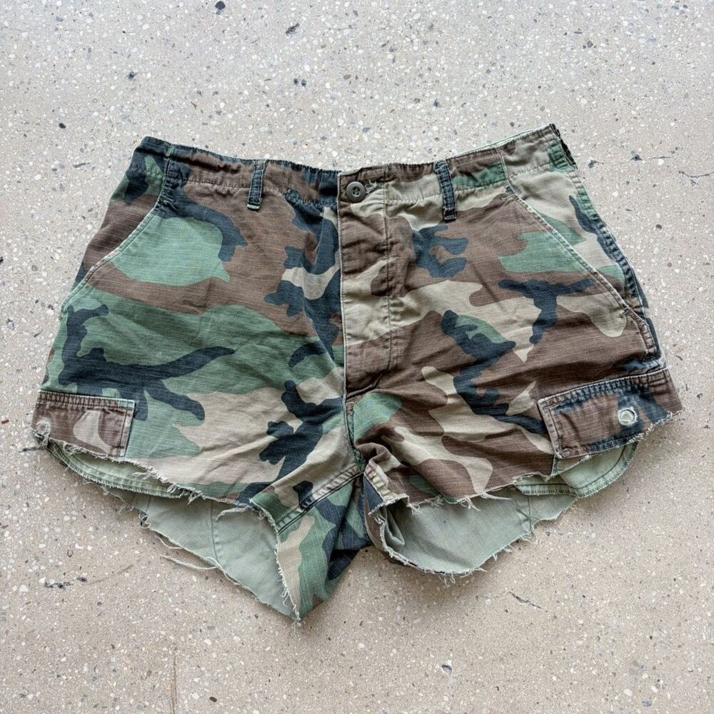 Vintage 80s US Army Camo Military Cut Off Shorts 32x3
